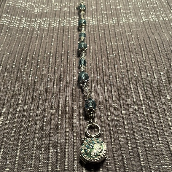 Elegant Blue and Silver Locket Bracelet, great condition - Picture 7 of 7